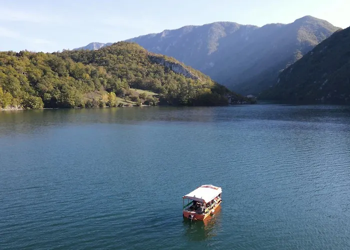 Rusticna Kuca Crvena Stena U Blizini Kucice Na Drini